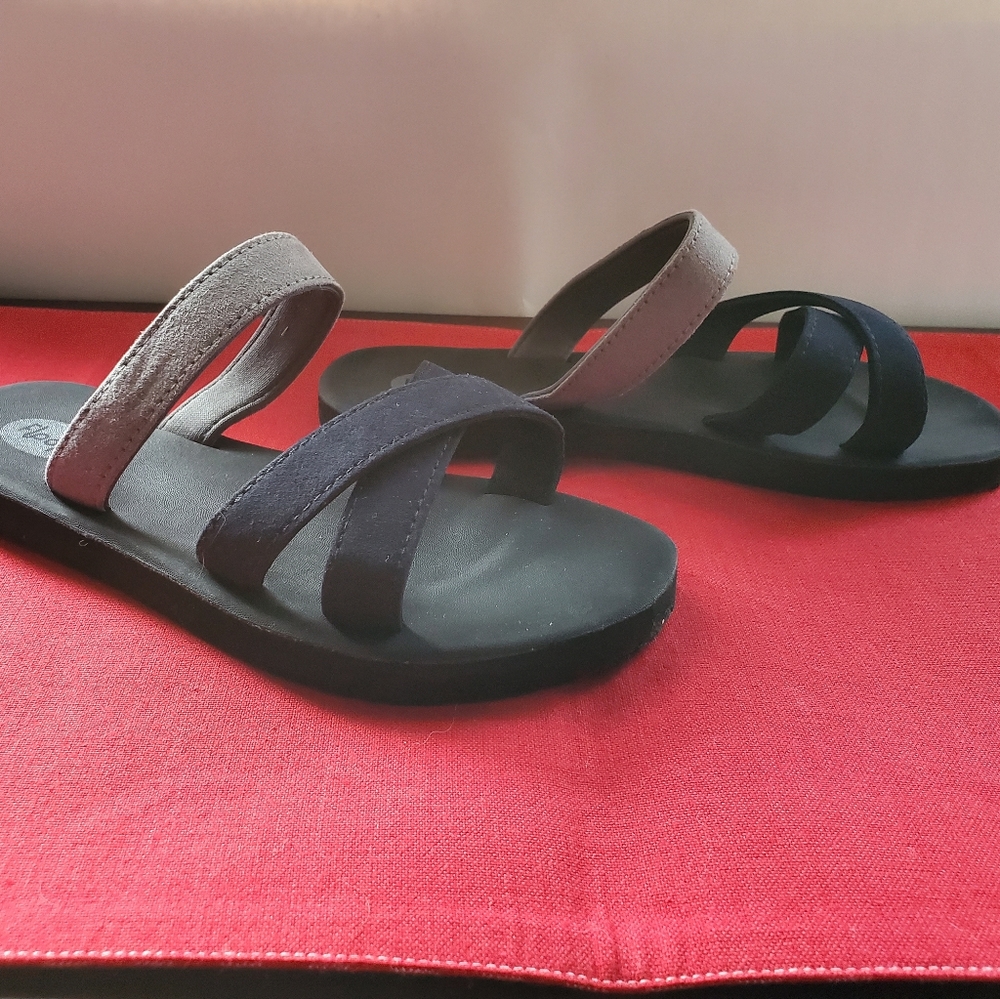 Floopi Sandals - Picture 2 of 3